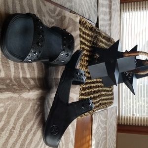 Fitflop Black Leather Sandles with Detail